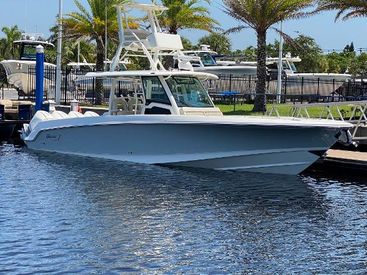 2021 38' Boston Whaler-380 Outrage Fort Myers, FL, US