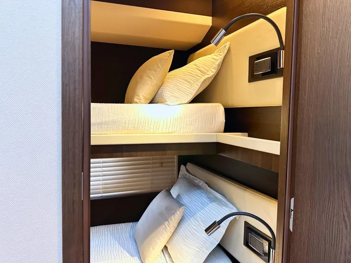 Tamara II Yacht Photos Pics 