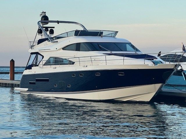 2011 Fairline 65 