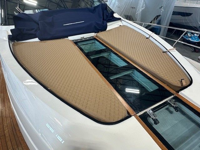 2011 Fairline 65 