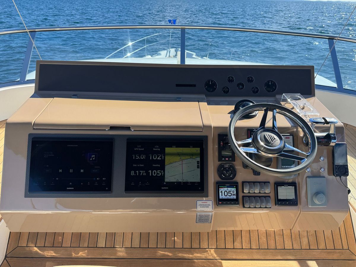 2011 Fairline 65 
