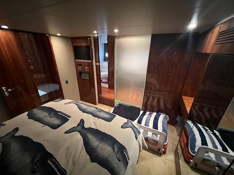 2011 Fairline 65 