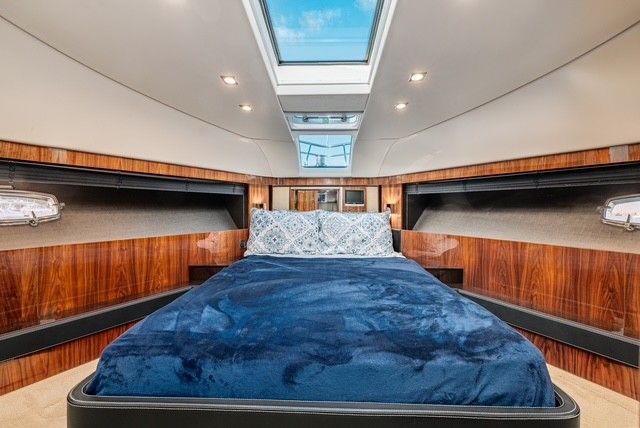 2011 Fairline 65 