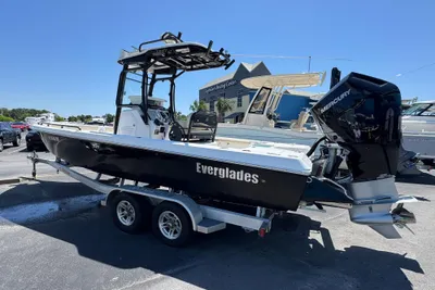 Everglades 243 CC