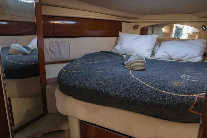  Yacht Photos Pics Interior cabin of 2004 Sea Ray 360 Sundancer with cozy bed and pillows.