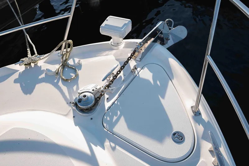  Yacht Photos Pics Bow of 2004 Sea Ray 360 Sundancer with anchor and ropes.