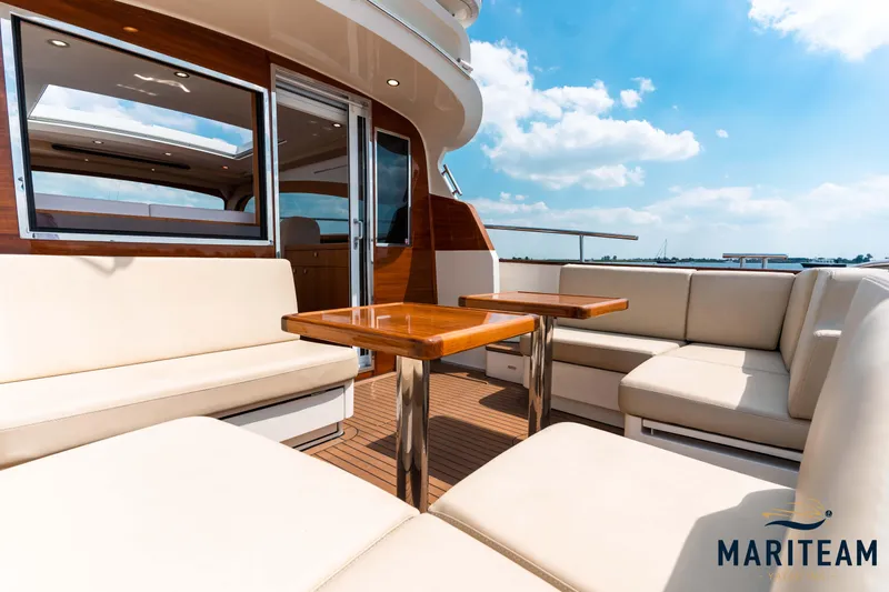 Onderonsie Yacht Photos Pics Luxurious 2017 Breedendam MTB fourzero Wheelhouse yacht with elegant seating and wooden tables.