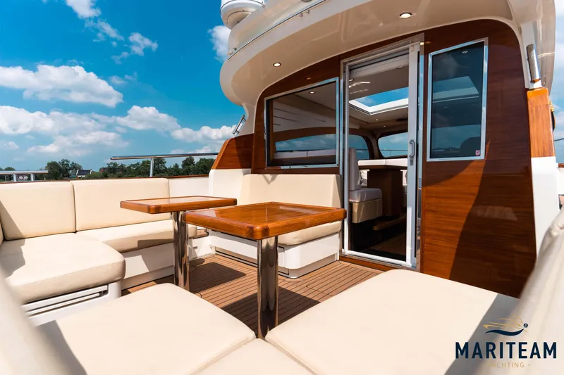 Onderonsie Yacht Photos Pics Luxurious 2017 Breedendam MTB fourzero Wheelhouse yacht with elegant seating and wooden accents.