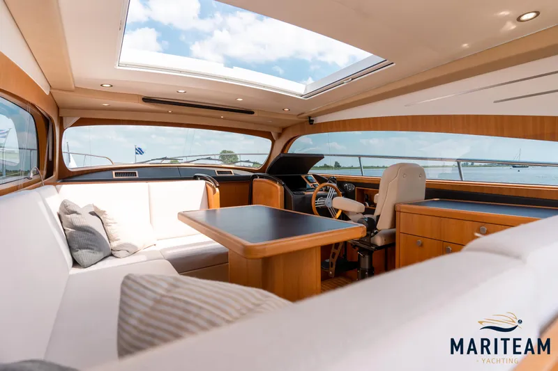 Onderonsie Yacht Photos Pics Luxurious interior of 2017 Breedendam MTB fourzero Wheelhouse yacht with skylight and seating area.