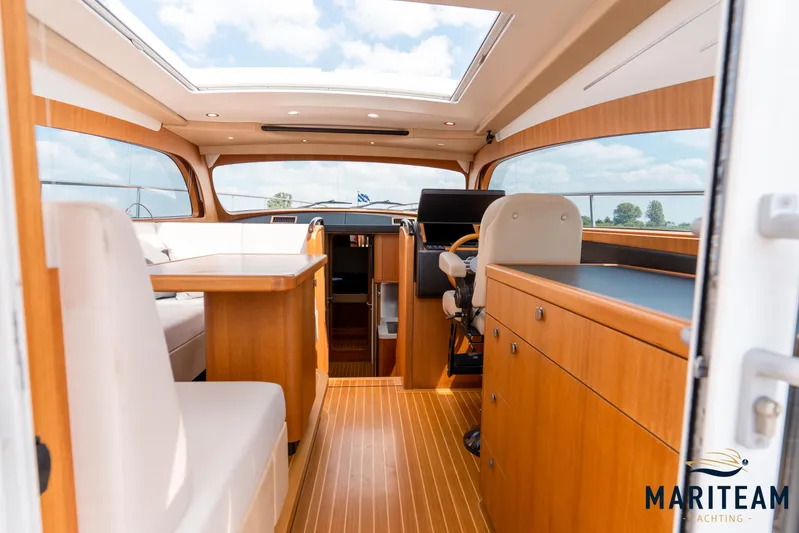 Onderonsie Yacht Photos Pics Interior of 2017 Breedendam MTB fourzero Wheelhouse with wooden finish and seating area.