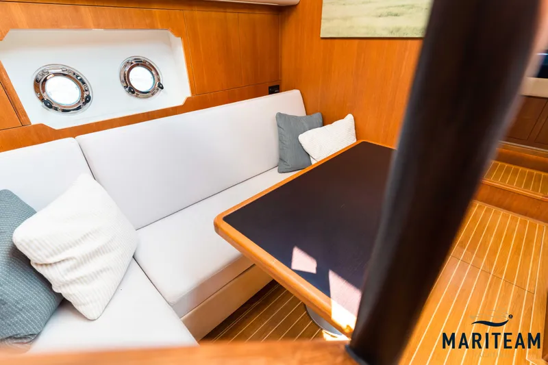 Onderonsie Yacht Photos Pics Interior of 2017 Breedendam MTB fourzero Wheelhouse with cozy seating and wooden accents.