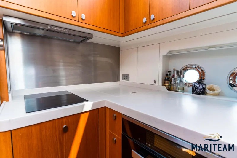 Onderonsie Yacht Photos Pics Modern kitchen in 2017 Breedendam MTB fourzero Wheelhouse yacht, featuring sleek countertops and wooden cabinetry.
