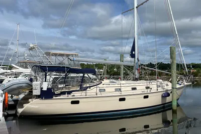 Island Packet 439