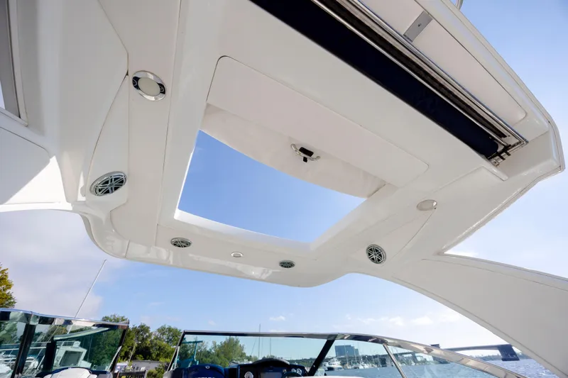  Yacht Photos Pics 2018 Formula 350 Crossover Bowrider OB, featuring sleek roof design and integrated speakers.