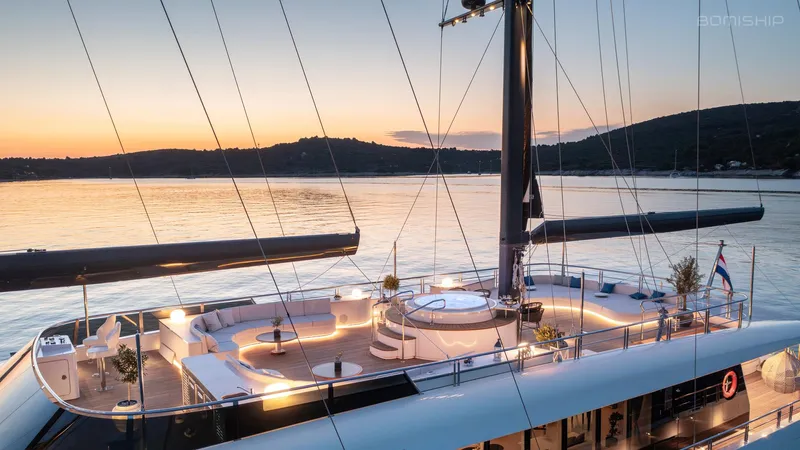 Adri Yacht Photos Pics sundeck