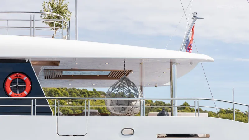 Adri Yacht Photos Pics detail