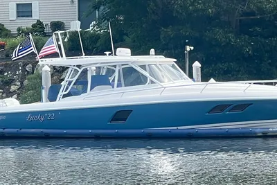Intrepid 407 Cuddy