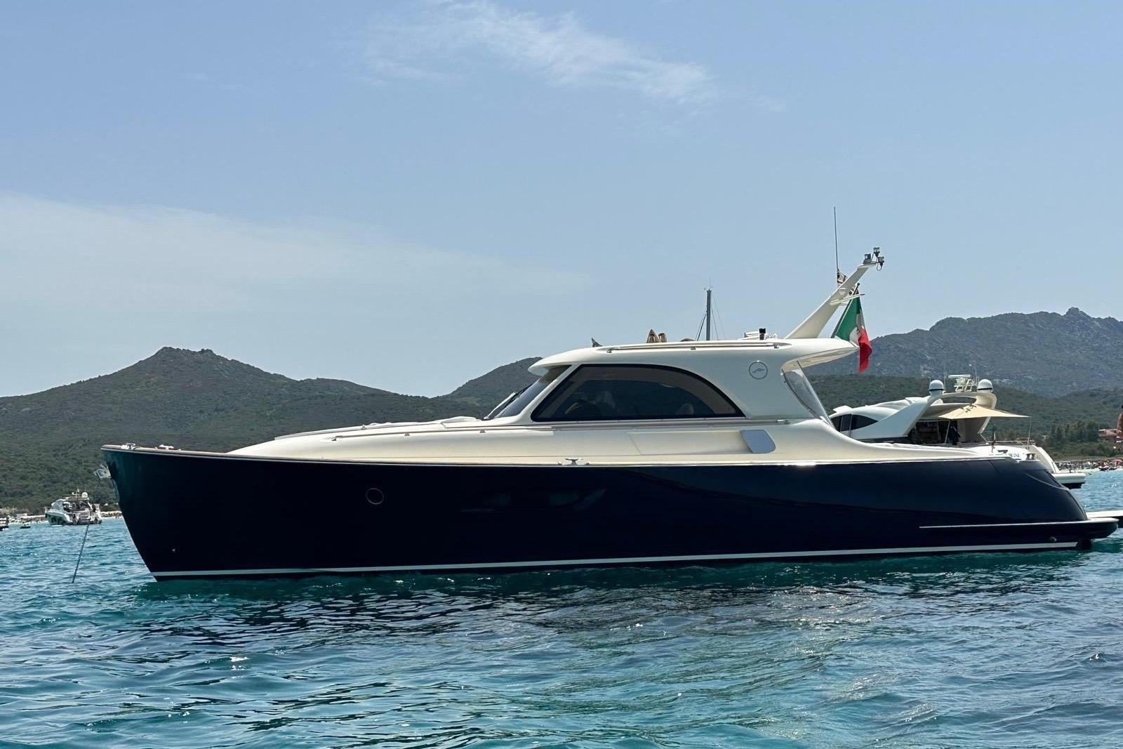 2006 Mochi Craft 44 Dolphin