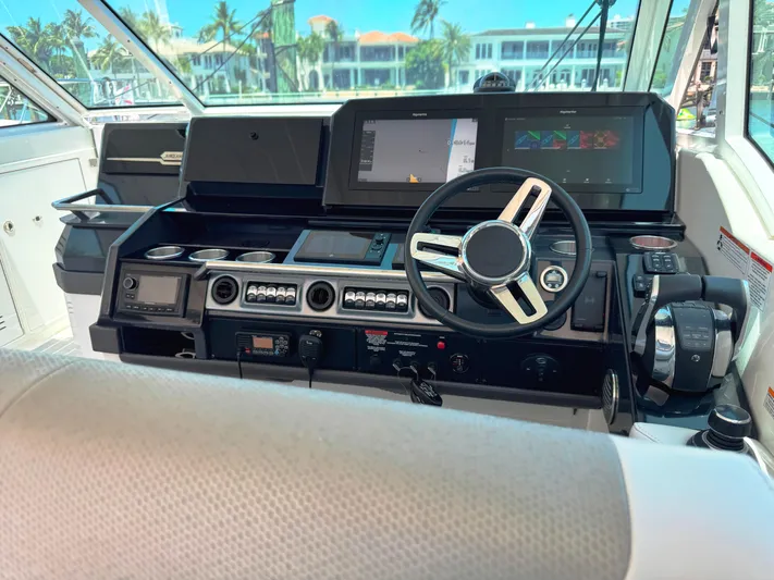 Happy2gether Yacht Photos Pics Cockpit of 2021 Formula 380 Super Sport Crossover OB with modern controls and steering wheel.