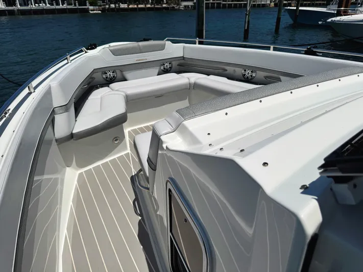 Happy2gether Yacht Photos Pics 2021 Formula 380 Super Sport Crossover OB boat interior with spacious seating.