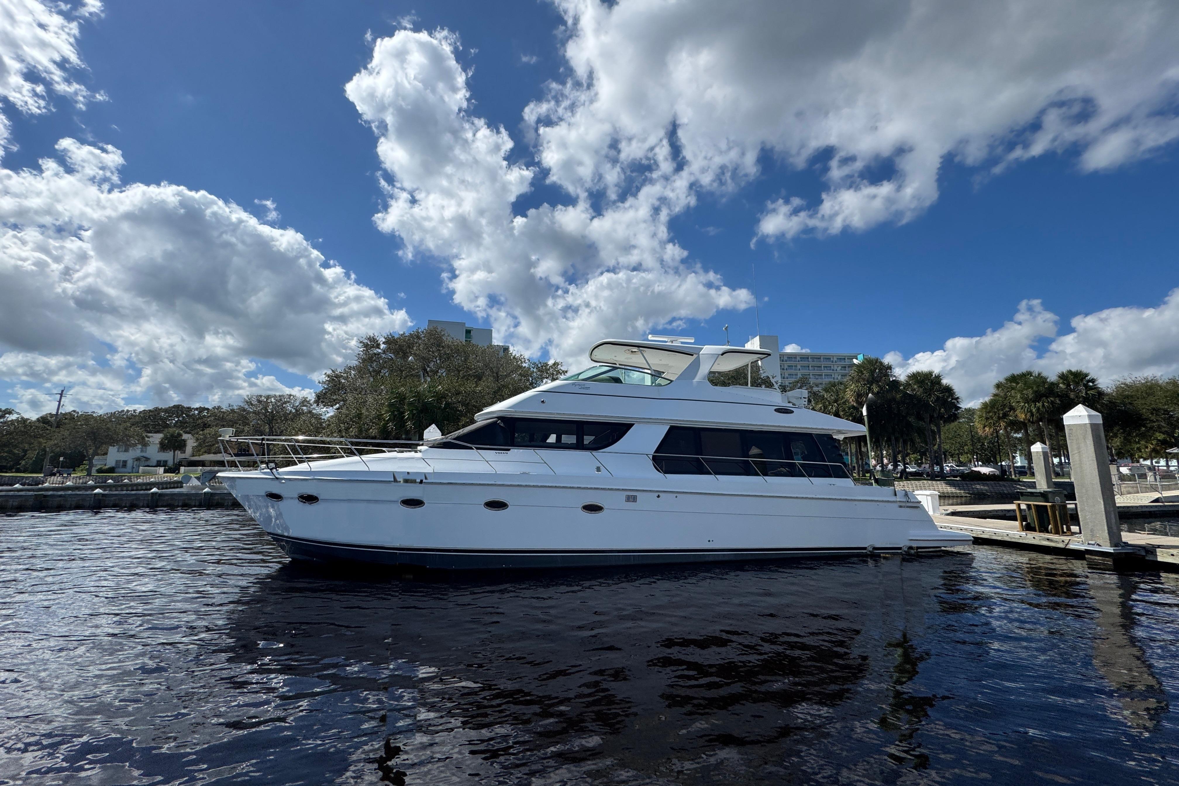 Carver 570 Voyager Pilothouse