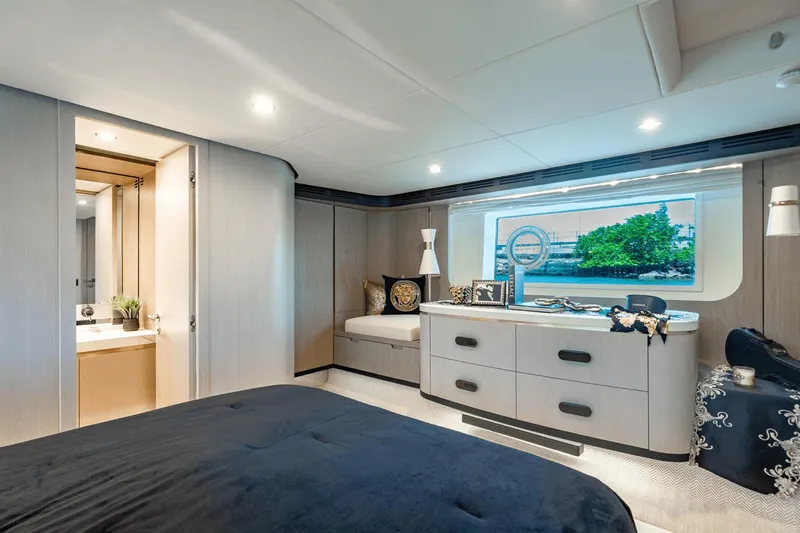 Dolce Vita Yacht Photos Pics 