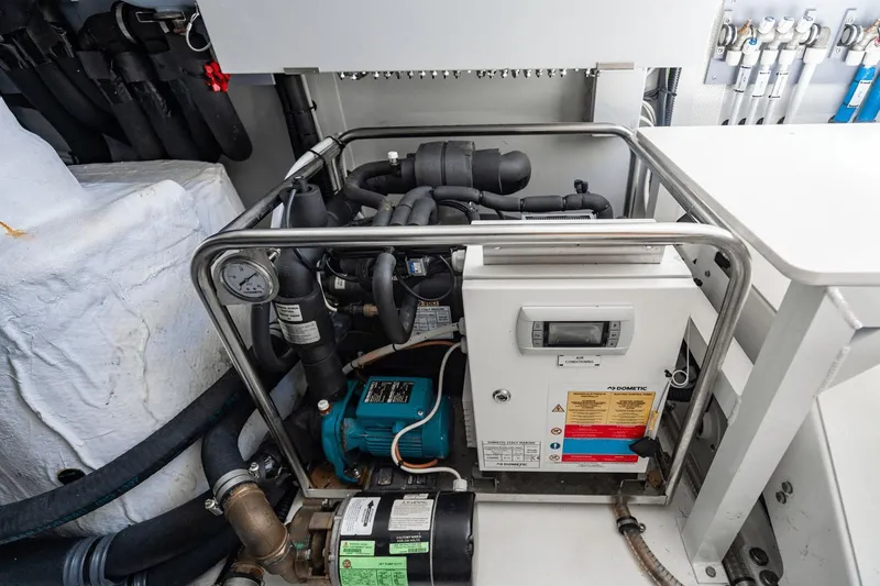 Dolce Vita Yacht Photos Pics 