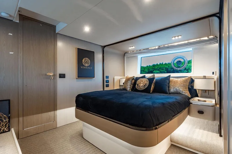 Dolce Vita Yacht Photos Pics 