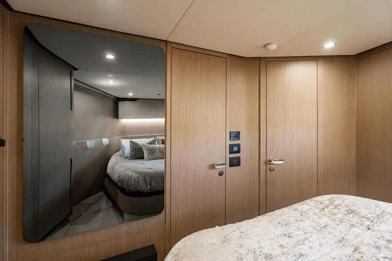 Dolce Vita Yacht Photos Pics 