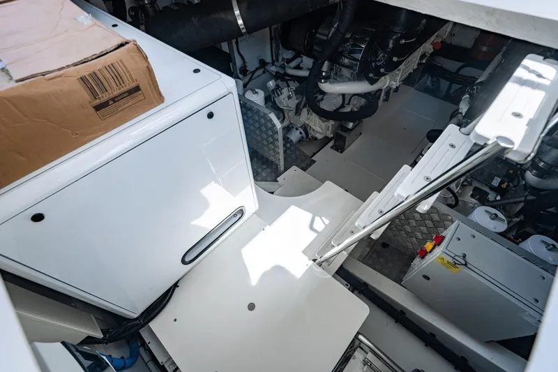 Dolce Vita Yacht Photos Pics 