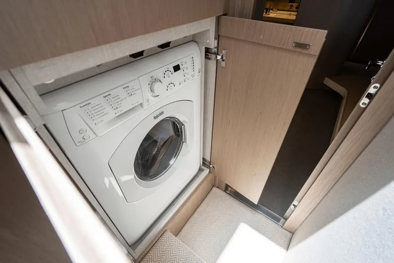 Dolce Vita Yacht Photos Pics 