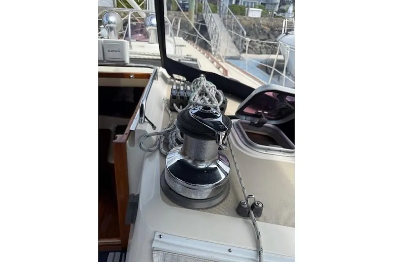 Star Yacht Photos Pics 1998 Sabre 402 sailboat deck with winch and ropes.