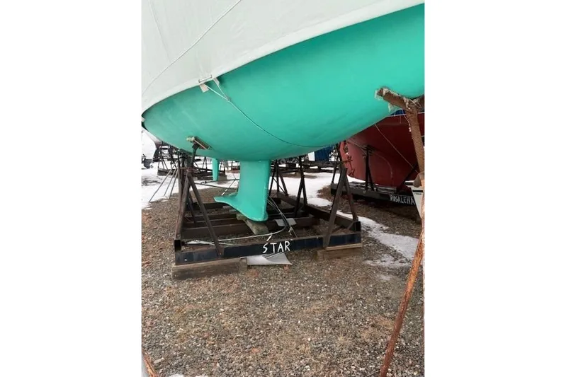 Star Yacht Photos Pics 1998 Sabre 402 sailboat on stands, green hull, winter storage.