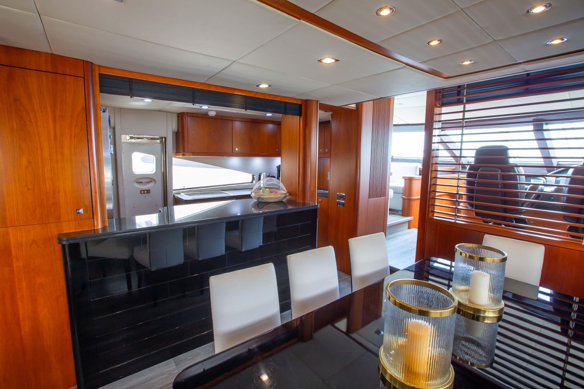 2007 Sunseeker 82 