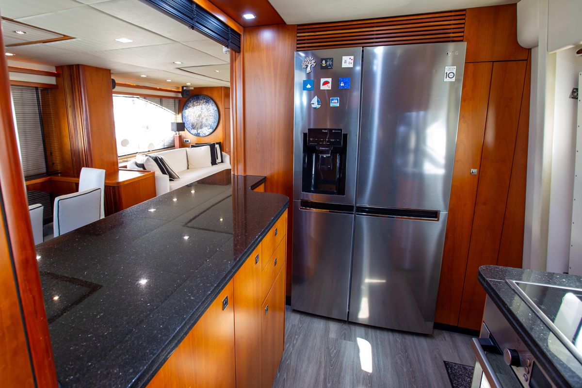 2007 Sunseeker 82 