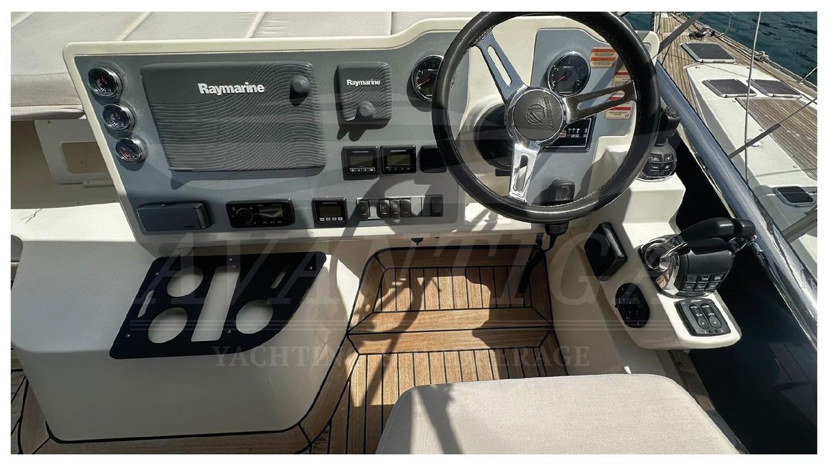 2014 Absolute 52 
