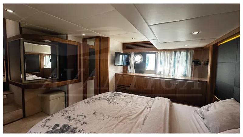  Yacht Photos Pics ABSOLUTE 52 FLY 2014