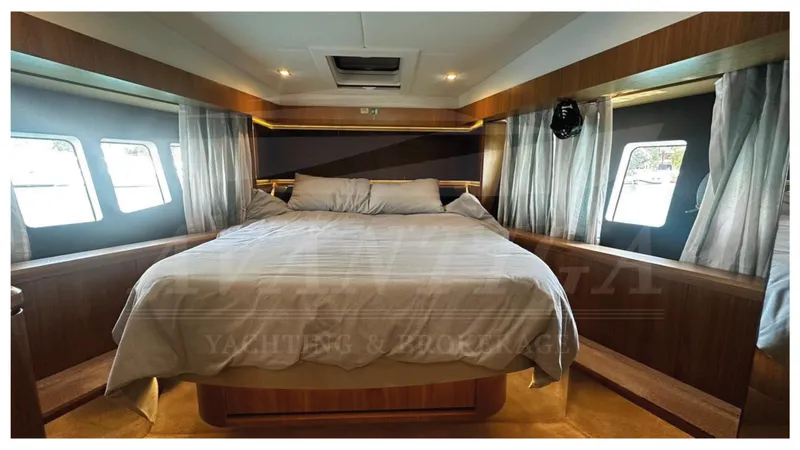  Yacht Photos Pics ABSOLUTE 52 FLY 2014