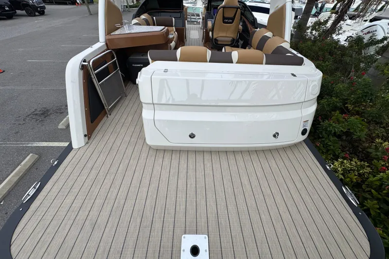  Yacht Photos Pics 2026 Avalon Excalibur 27' boat with spacious deck and luxurious seating.