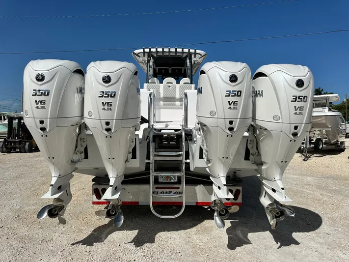  Yacht Photos Pics 2026 Twin Vee 400 GFX2 CC boat with four Yamaha 350 V6 outboard engines.