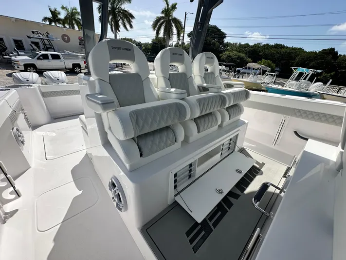  Yacht Photos Pics Luxury seating on 2026 Twin Vee 400 GFX2 CC boat, featuring modern design and storage.