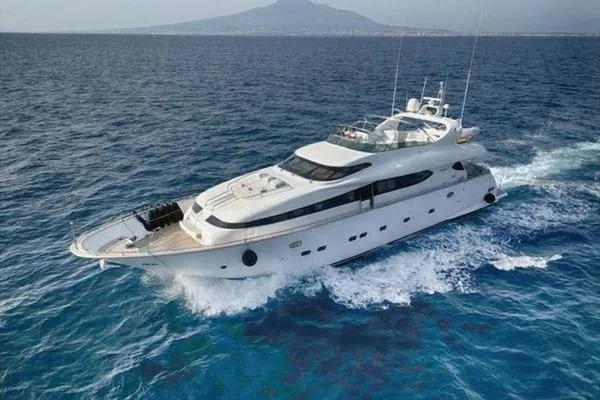  Yacht Photos Pics Luxurious 1998 Maiora MAIORA 29 DP yacht cruising on open sea.