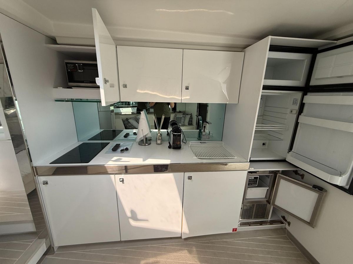 2019 VanDutch 53 