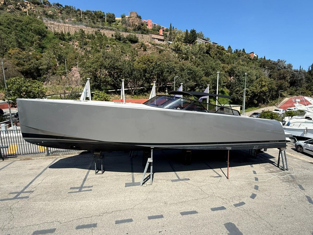 2019 VanDutch 53 