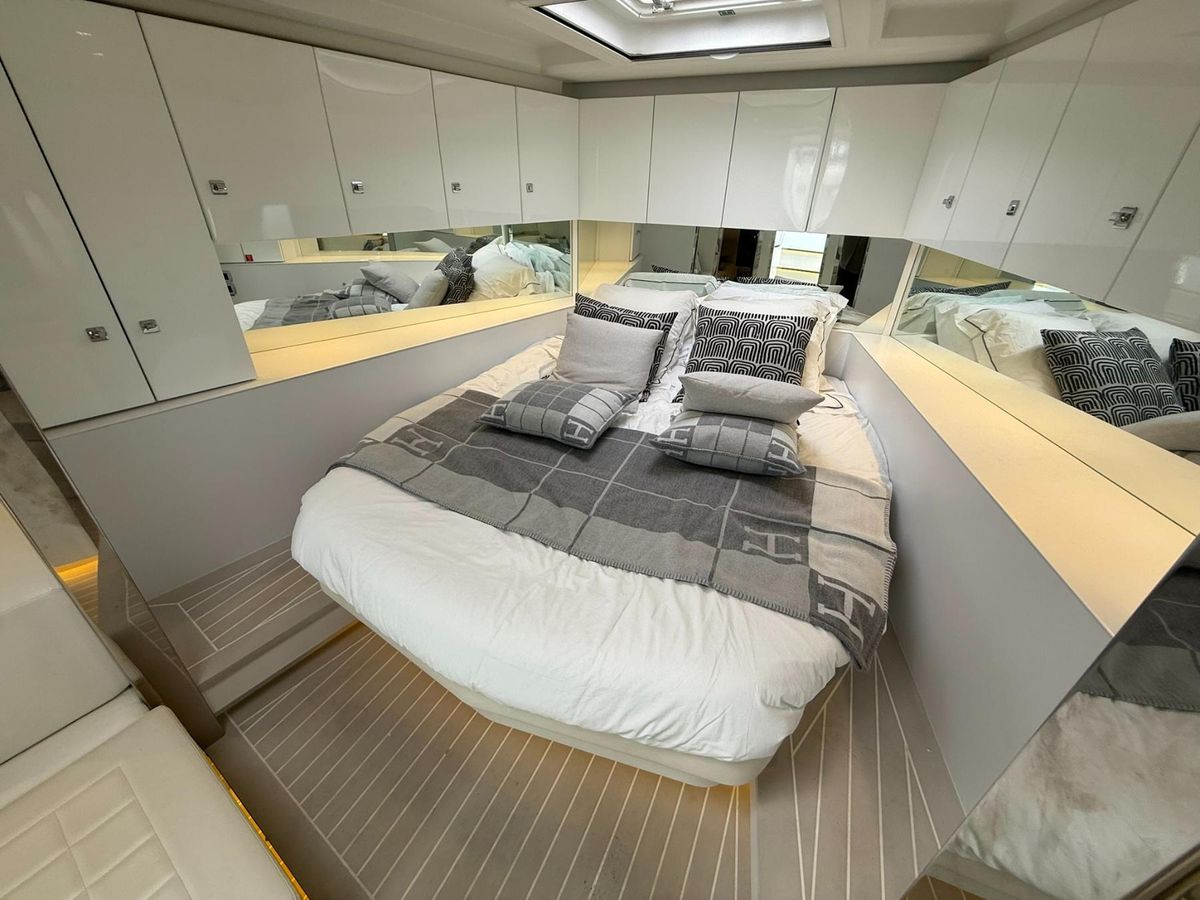 2019 VanDutch 53 