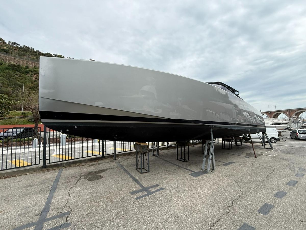 2019 VanDutch 53 
