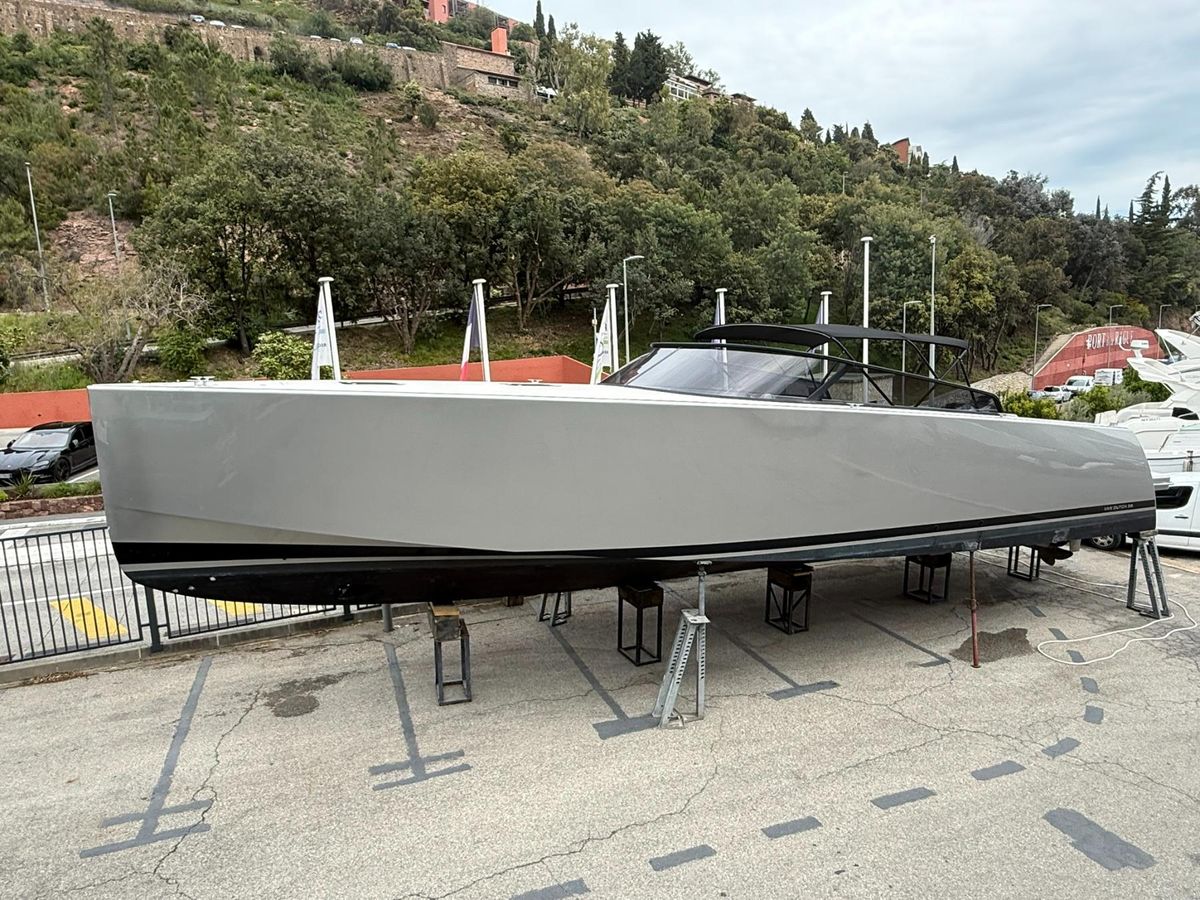 2019 VanDutch 53 