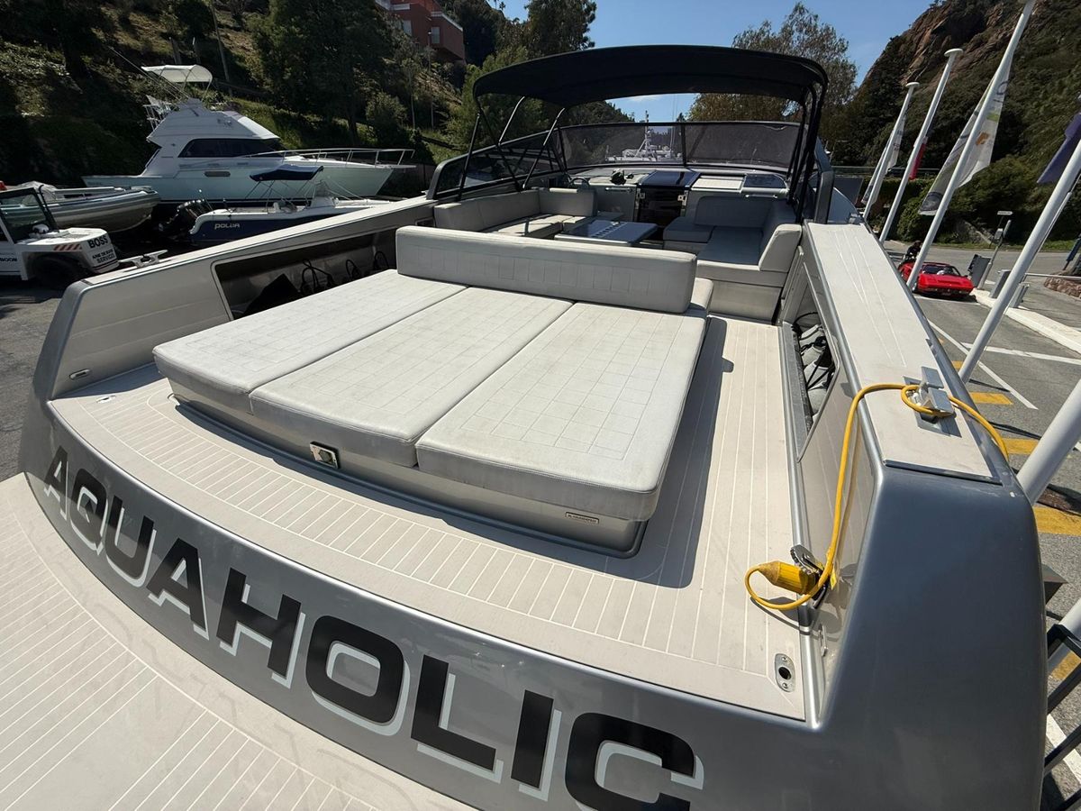 2019 VanDutch 53 