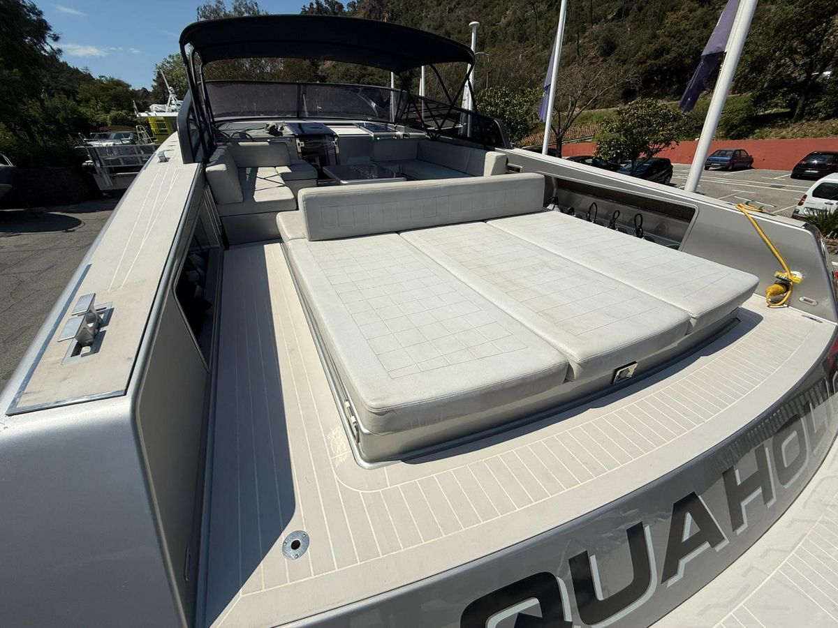 2019 VanDutch 53 