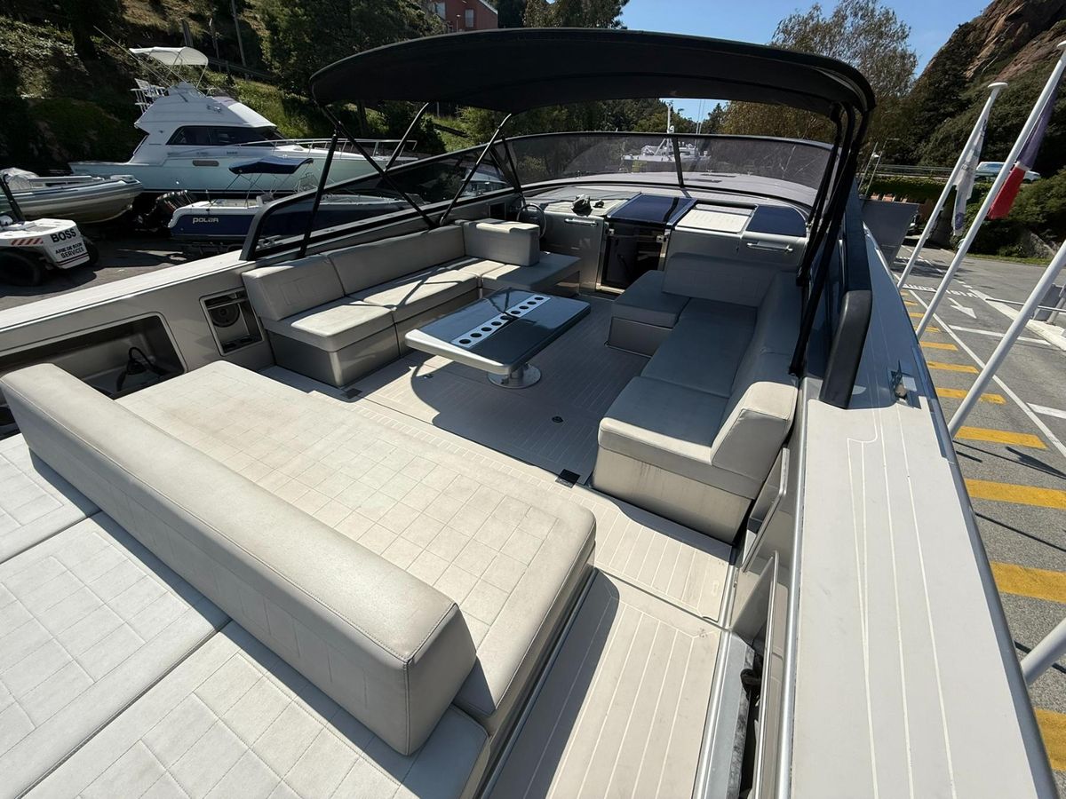 2019 VanDutch 53 